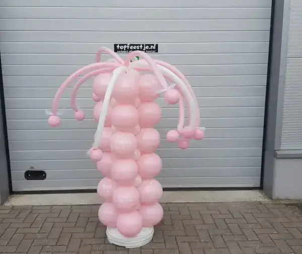 Geboorte pilaar met sprieten