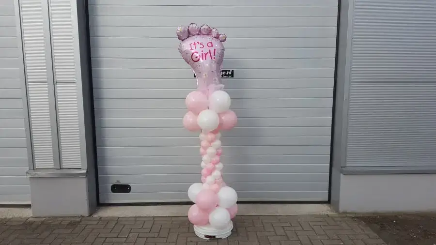 Geboorte pilaar met voet