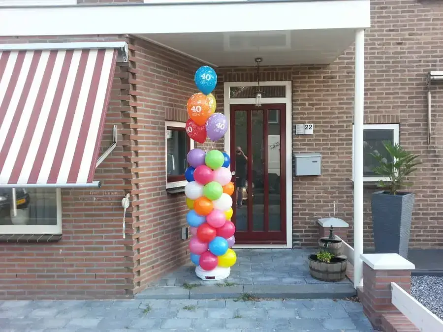 Ballonpilaar met 5 heliumballonnen
